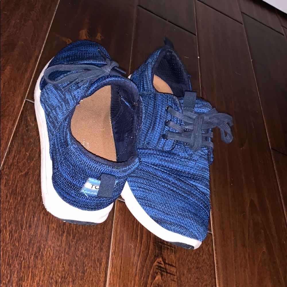 Really cute Toms tennis shoes size seven